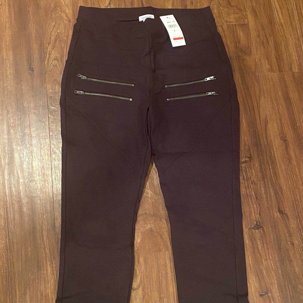 Black women’s stretch pants with zippers